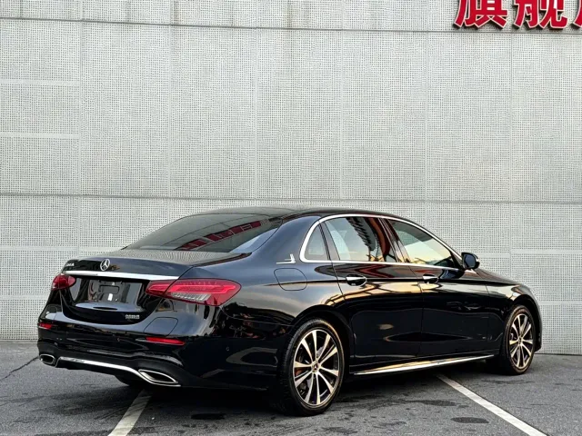 Mercedes-Benz E-Class — Фото автомобиля 6