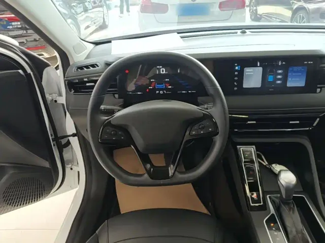 Roewe i5 — Фото автомобиля 10