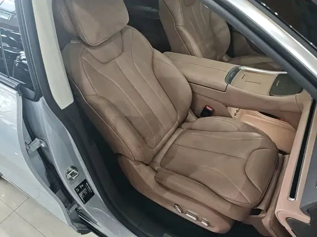 Leapmotor C11 — Фото автомобиля 24