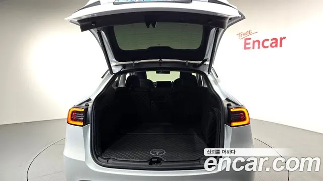 Tesla Model Y — Фото автомобиля 24