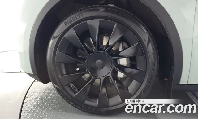 Tesla Model Y — Фото автомобиля 5