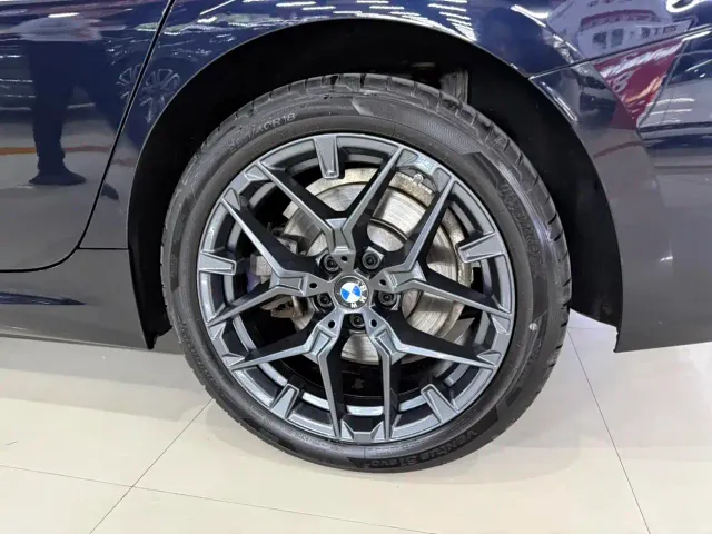 BMW 3 Series — Фото автомобиля 11