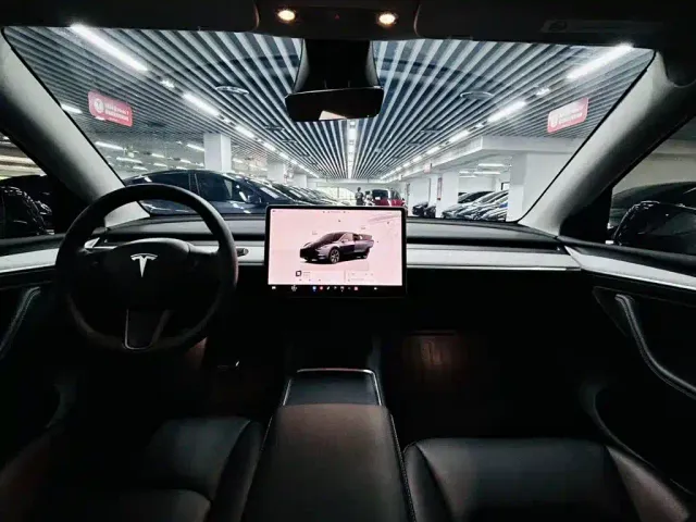 Tesla Model Y — Фото автомобиля 8