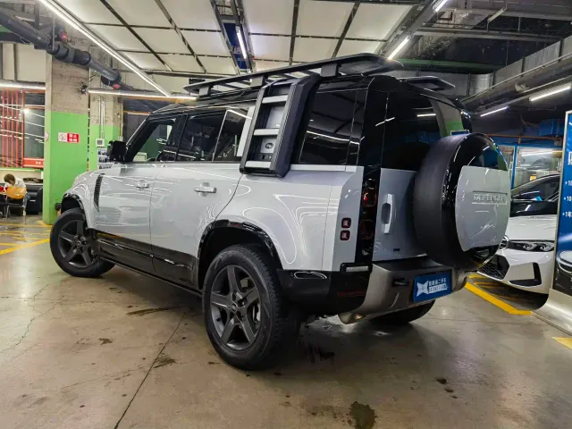 Land Rover Defender — Фото автомобиля 6