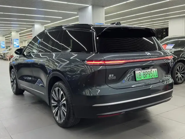 Nio ES8 — Фото автомобиля 15