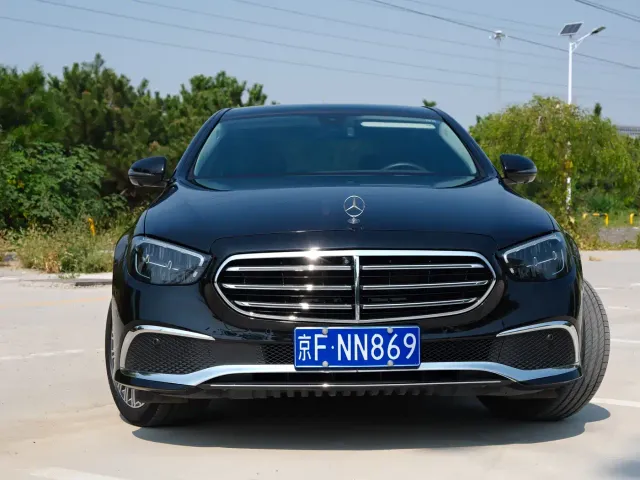 Mercedes-Benz E-Class — Фото автомобиля 2