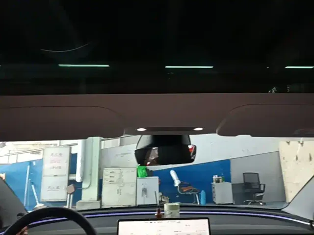 Tesla Model 3 — Фото автомобиля 17