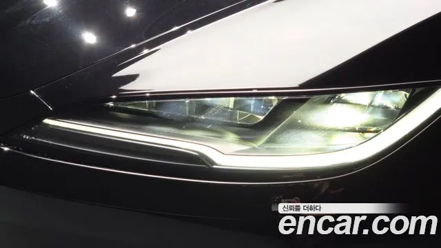 Tesla Model 3 — Фото автомобиля 22