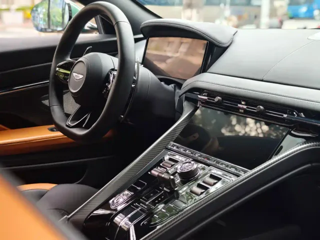 Aston Martin DB12 — Фото автомобиля 16