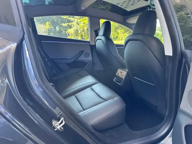 Tesla Model 3 — Фото автомобиля 21