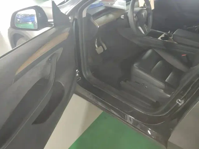 Tesla Model Y — Фото автомобиля 15