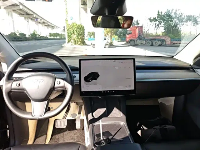 Tesla Model Y — Фото автомобиля 9