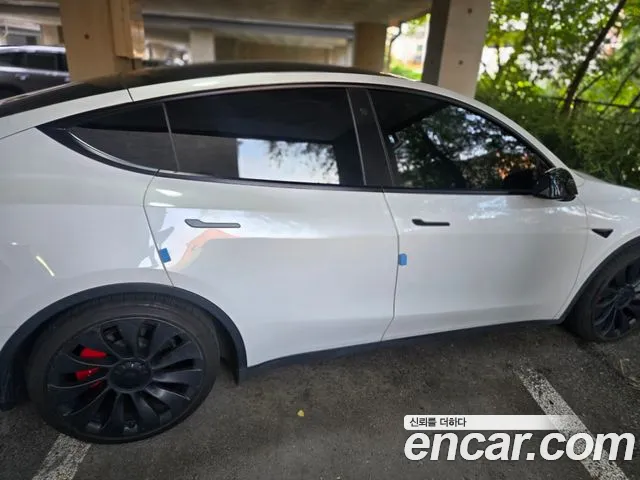 Tesla Model Y — Фото автомобиля 4