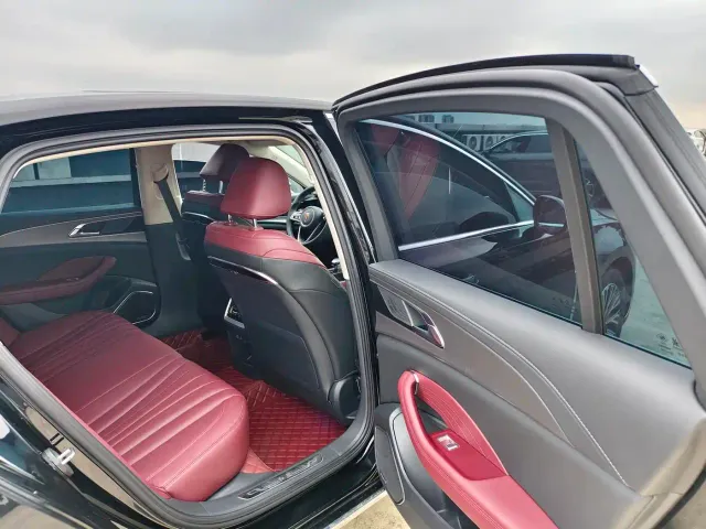Hongqi H5 — Фото автомобиля 10