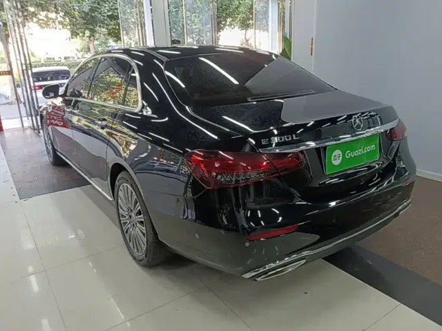 Mercedes-Benz E-Class — Фото автомобиля 4