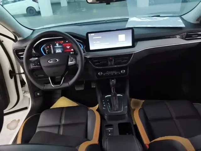 Ford Focus — Фото автомобиля 9