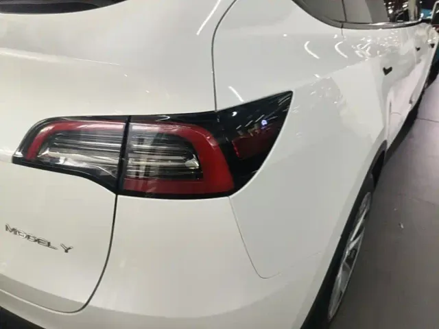Tesla Model Y — Фото автомобиля 7