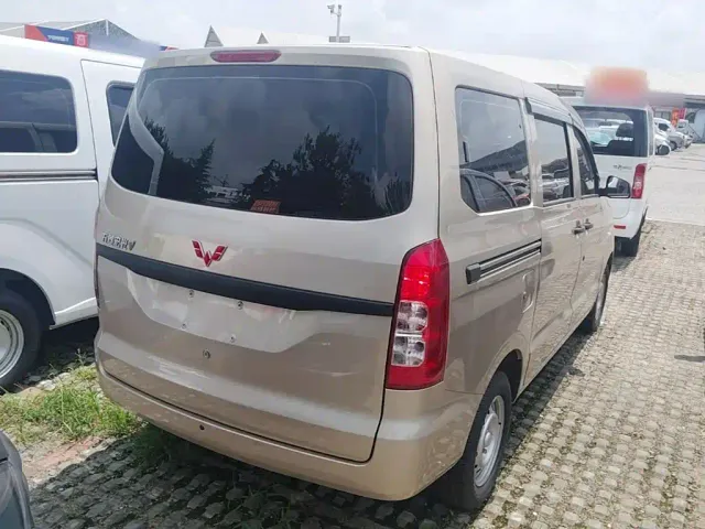 Wuling Hongguang V — Фото автомобиля 6