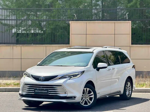 Фотография автомобиля — Toyota Sienna