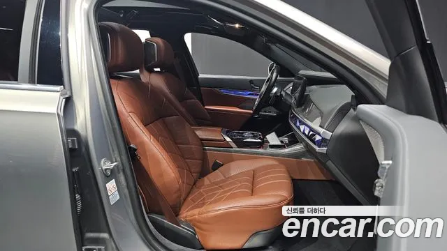 BMW 7-Series 7 серия (G70) 740i xDrive M Sport — Фото автомобиля 7