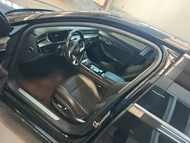 Audi A8 — Фото автомобиля 9