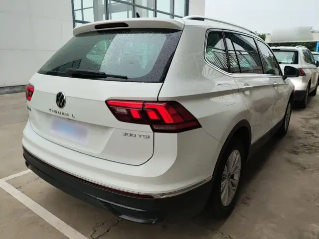 Volkswagen Tiguan L — Фото автомобиля 6