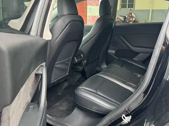 Tesla Model Y — Фото автомобиля 8