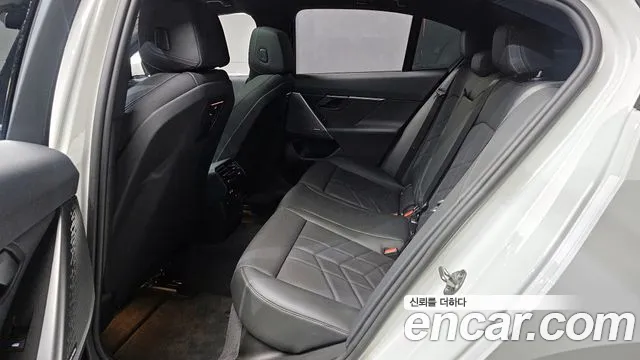 BMW 5 Series G60 — Фото автомобиля 26