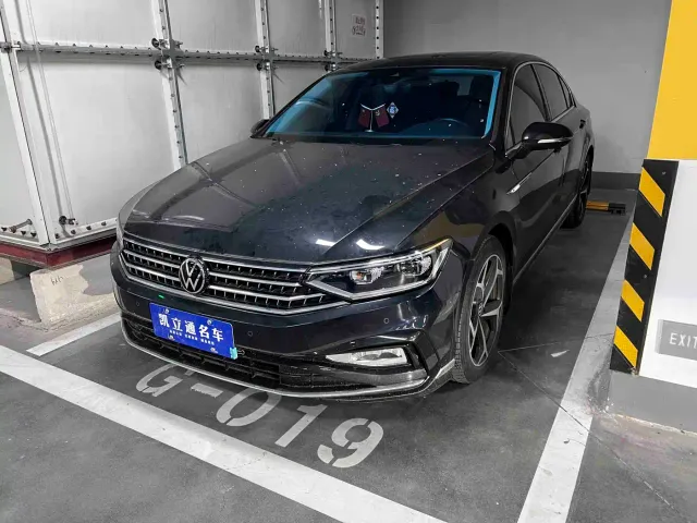 Фотография автомобиля — Volkswagen Magotan