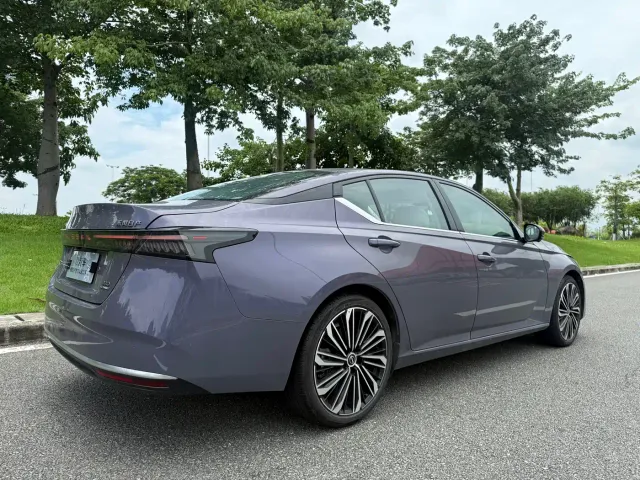 Nissan Teana — Фото автомобиля 12