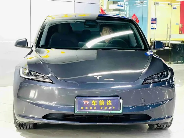 Tesla Model 3 — Фото автомобиля 2