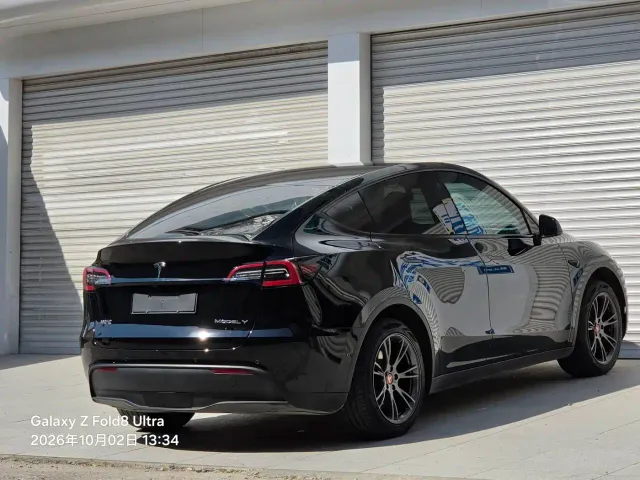 Tesla Model Y — Фото автомобиля 11