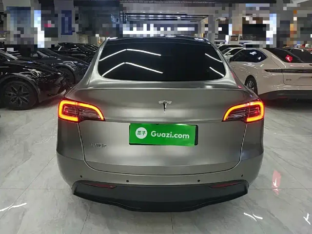 Tesla Model Y — Фото автомобиля 5