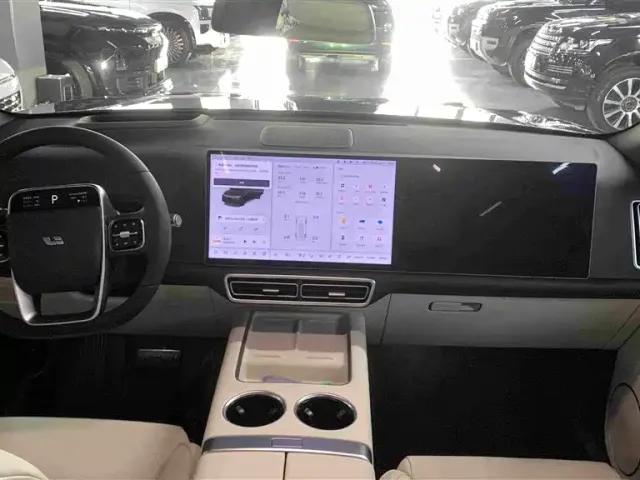 Li Auto L7 — Фото автомобиля 12