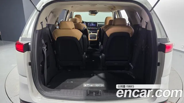 Kia Carnival Generation 4 — Фото автомобиля 17