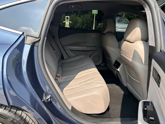 Geely Galaxy Xingyao 8 — Фото автомобиля 14