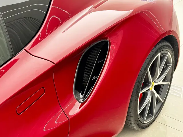 Lotus Emira — Фото автомобиля 5