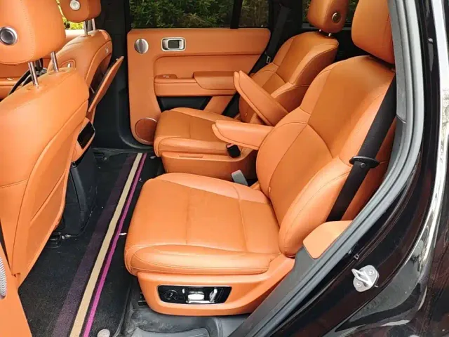 Li Auto L8 — Фото автомобиля 16