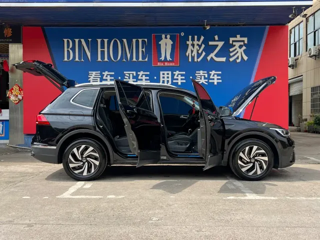 Volkswagen Tiguan L — Фото автомобиля 26