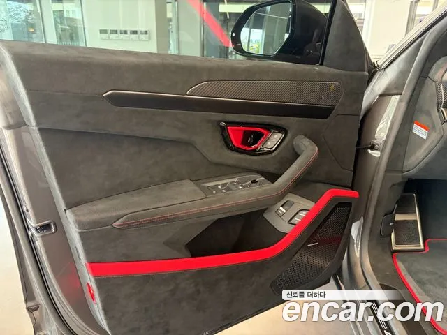 Lamborghini Urus — Фото автомобиля 12