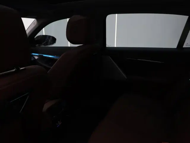BMW BMW i5 2024 eDrive 35L M Sport Package — Фото автомобиля 21