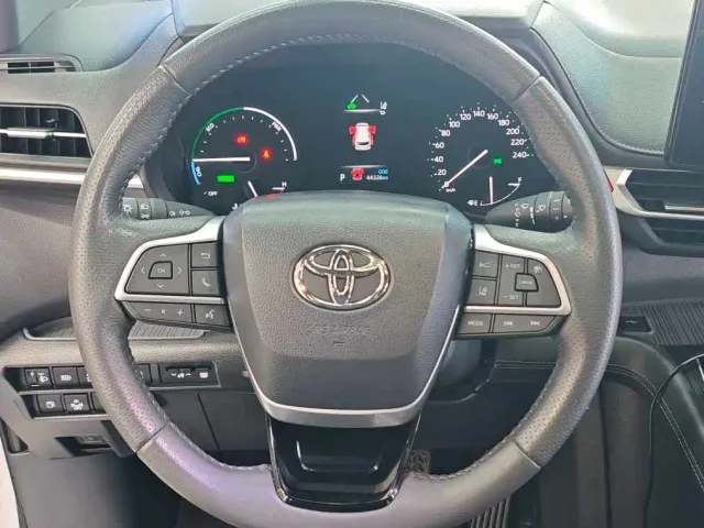 Toyota Sienna — Фото автомобиля 10