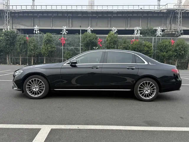 Mercedes-Benz E-Class — Фото автомобиля 3