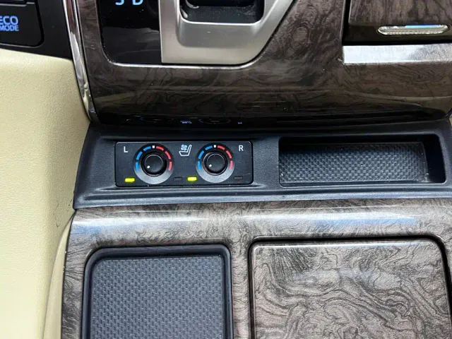 Toyota Vellfire — Фото автомобиля 11