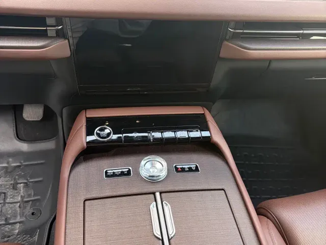 Lincoln Navigator — Фото автомобиля 13