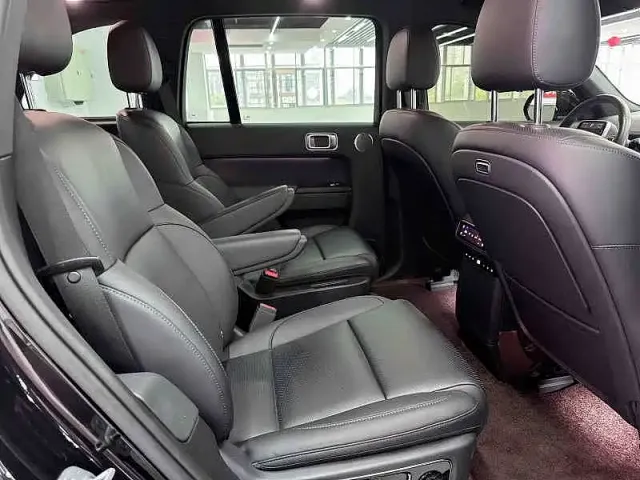 Li Auto L8 — Фото автомобиля 14