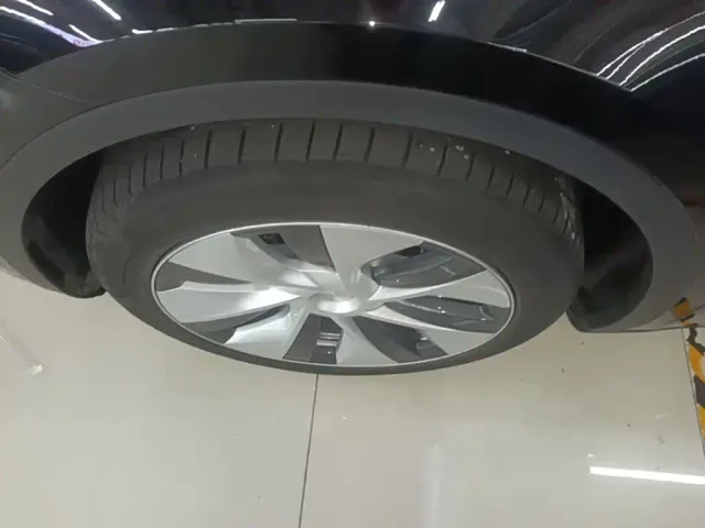 Tesla Model Y — Фото автомобиля 22