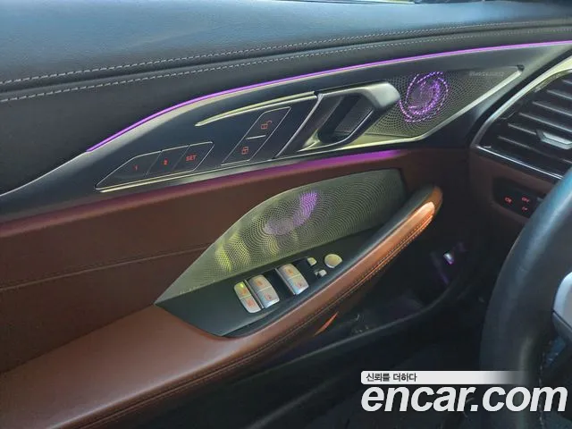 BMW 8 Series G15 — Фото автомобиля 10