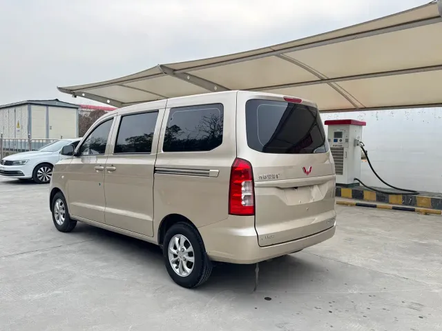Wuling Hongguang V — Фото автомобиля 7