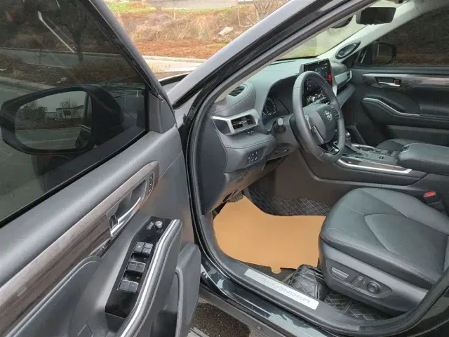Toyota Highlander — Фото автомобиля 11